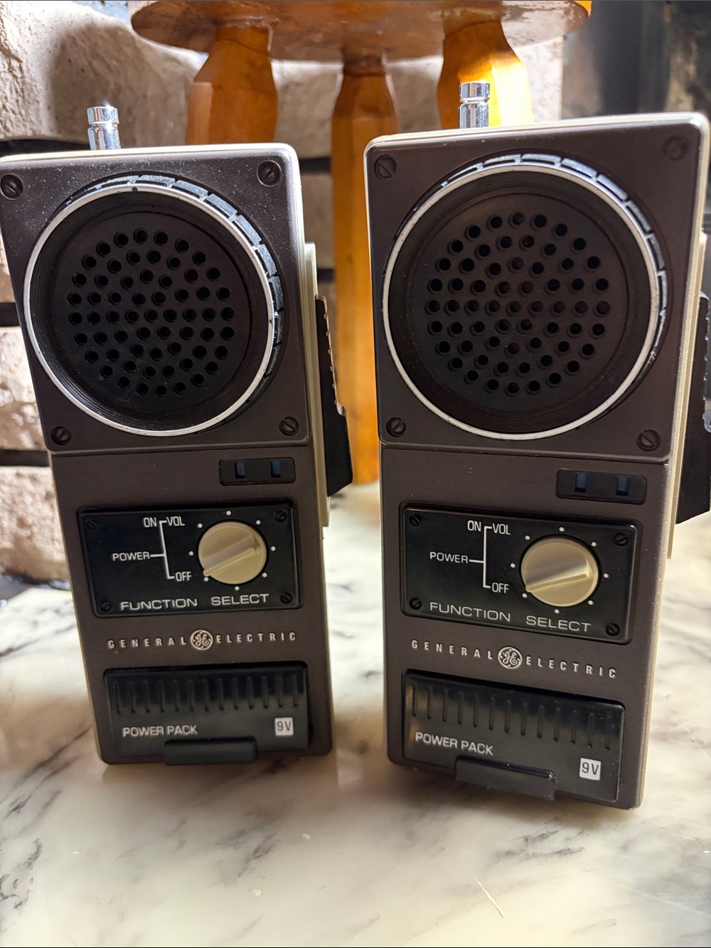 Set of 2 Vintage General Electric CB-Transceiver 3-5961C walkie-talkie from 1977